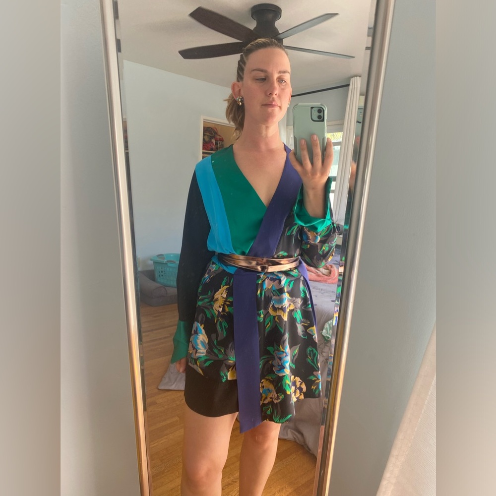 Diane Von Furstenberg size M 100% silk kimono style dress
